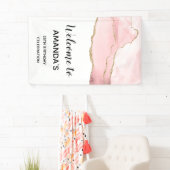 Roze Blush Agate met Gold Ribbon Elegant Birthday Spandoek (Insitu)
