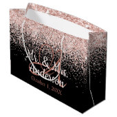 Roze Blush Glitter Weddenschap Monogram Groot Cadeauzakje (Achterkant Gekanteld)