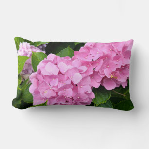 Roze boeketten hortensia's kussen