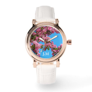 Roze boom bloesem en blauwe lucht initialen horloge
