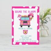 Roze Brandweerwagen Kinder Brandweeruitnodiging Kaart (Staand voorkant)