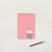 Roze bruine cupcake, gepersonaliseerd om lijst te  post-it® notes (Op bureau)