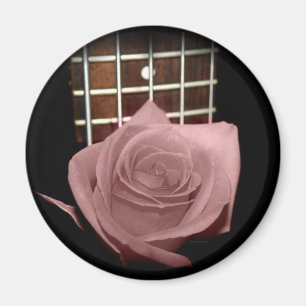 Roze bruine tint roos tegen vijf snaarbaars in fre magneet