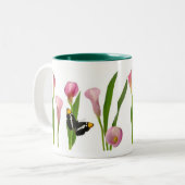 Roze Calla Lilies met Butterflies Tweekleurige Koffiemok (Voorkant links)