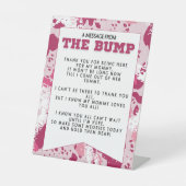 Roze Camo Verjaardagsfeestje benodigdheden Baby sh Reclamebord Met Voetstuk (Voorkant)