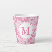 Roze Camouflage Monogram Initiaal Latte Mok (Voorkant)