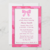 Roze Camouflage Roze strik Baby shower Uitnodiging (Achterkant)