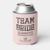 Roze Collegiate Team Bride Bachelorette Party Blikjeskoeler (Blikje Achterkant)