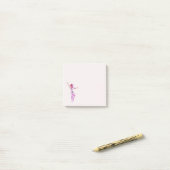 Roze coole danseres meisje met roze haar post-it® notes (Op bureau)