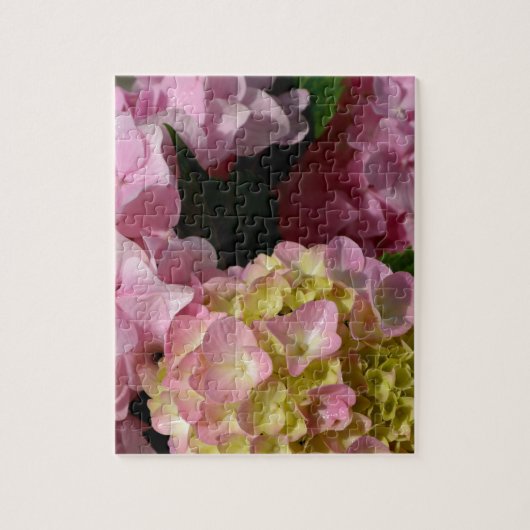 Roze Crème Hydrangeas geel roze groen bloemig Legpuzzel (Verticaal)
