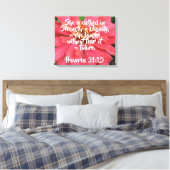 Roze Daisy Proverbs 31:25 op canvas Afdruk (Insitu (Slaapkamer))
