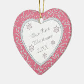 Roze Damask Faux Diamond Eerste Kerstmis Keramisch Ornament (Links)