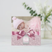 Roze Damast Baby Meisje Foto Doopfeest Kaart (Staand voorkant)
