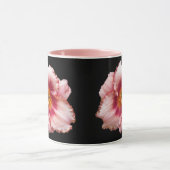Roze Daylily Bloom op Black Floral Mok (Midden)