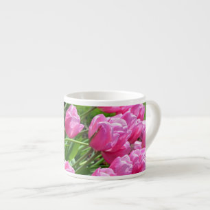 Roze de espressomok van de lentetulpen espresso kop