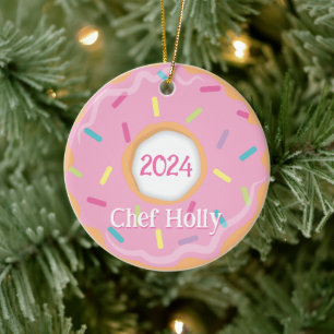 Roze donut chef-kok, kok of bakker kerst keramisch ornament