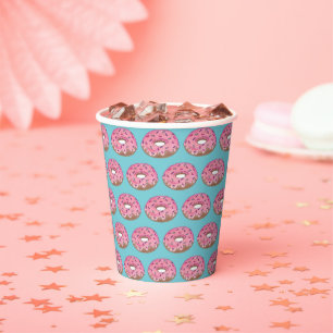 Roze donut donut verjaardagsfeestje ontbijt papieren bekers