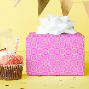 Roze Donuts geassorteerd op roze Cadeaupapier