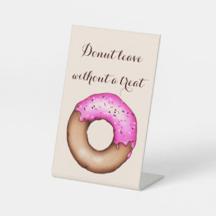 Roze Doughnut met Sprinkels Trouw Donut Bar Reclamebord Met Voetstuk