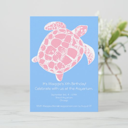 Roze en Blauw Zee Turtle Verjaardagsfeestuitnodigi Kaart (Staand voorkant)