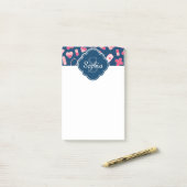 Roze en Blauw zurenpatroon met monogram Post-it® Notes (Op bureau)