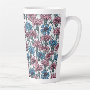 Roze en blauwe bloemen, wilde bloemen op wit latte mok