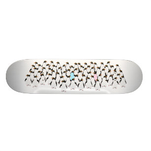 Roze en blauwe pinguïns die elkaars hand vasthoude skateboard