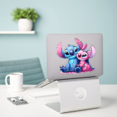 Roze en blauwe steek sticker (Laptop op bureau)