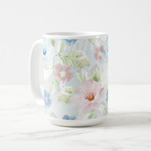 Roze en blauwe waterverf bloemen. koffiemok