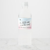 Roze en Blauwe Waterverf Script Baby Shower Waterfles Etiket (Voorkant)