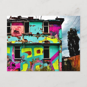 Roze en Blauwgroen Graffiti Art   Verlaten woning Briefkaart