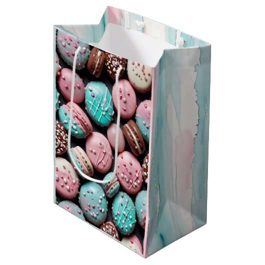 Roze en Blauwgroen Macaron Verjaardag Medium Cadeauzakje (Voorkant Gekanteld)