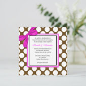 Roze en Bruin Polka Dot Bruiloft Uitnodiging (Staand voorkant)