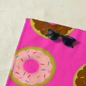 Roze en Chocolade Sprinkled Donut Care Roze Strandlaken (In situ)