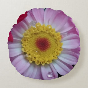 Roze en gele bloem rond kussen