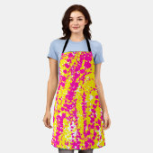 Roze en gele spatten schort (Gedragen)