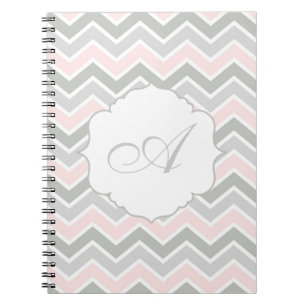 Roze en grijze zigzag chevron monogram notitieboek