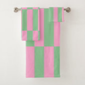 Roze en groen gestreept geometrisch patroon bad handdoek (Insitu)