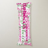 Roze en Groene Leuke Naam Collage Allover Patroon Lichaamskussen (Voorkant Verticaal)