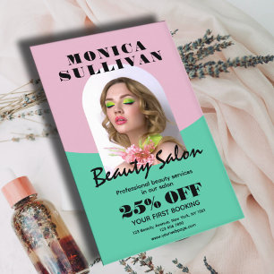 Roze en groene minimalistische schoonheidssalon flyer