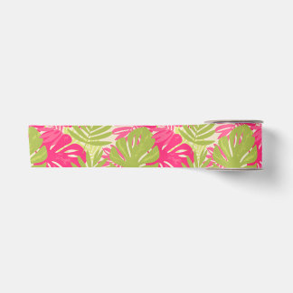 Roze en groene, vette, levendige monstera tropisch lint