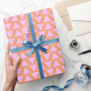 Roze en Oranje retro geometrische driehoekspatroon Cadeaupapier