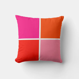 Roze en oranje vierkanten kussen