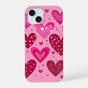 Roze en rode hartjes met patronen iPhone 15 hoesje