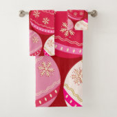 Roze en rode kerstballen bad handdoek (Insitu)