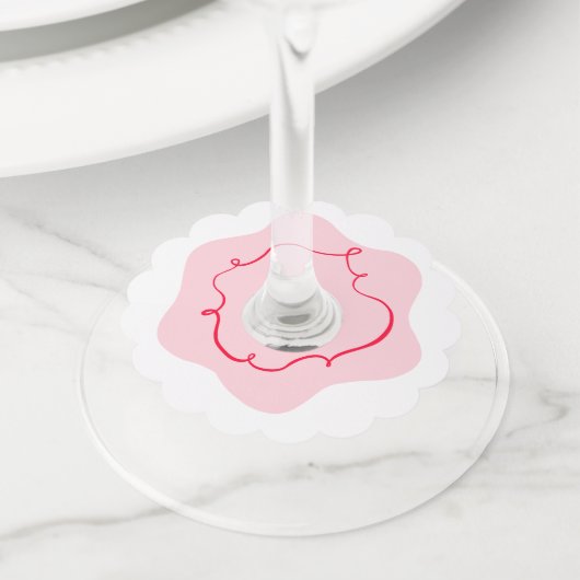 Roze en rode retro golvende handgetekende bruidsdo wijnglaslabel (Dichtbij)