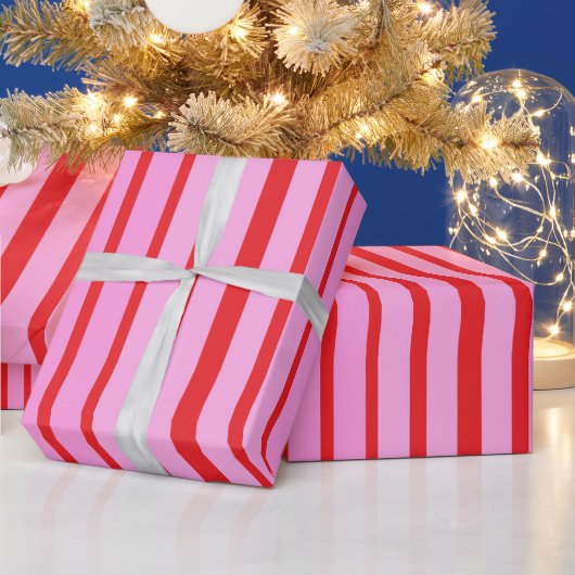 Roze en rode strepen cadeaupapier (Feestdagen)