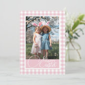 Roze en Witte Gingham Happy Easter Custom Foto Feestdagenkaart (Staand voorkant)