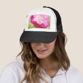 roze en witte verwisselbare hibiscus bloom trucker pet (In situ)