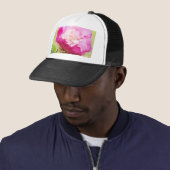 roze en witte verwisselbare hibiscus bloom trucker pet (In situ)